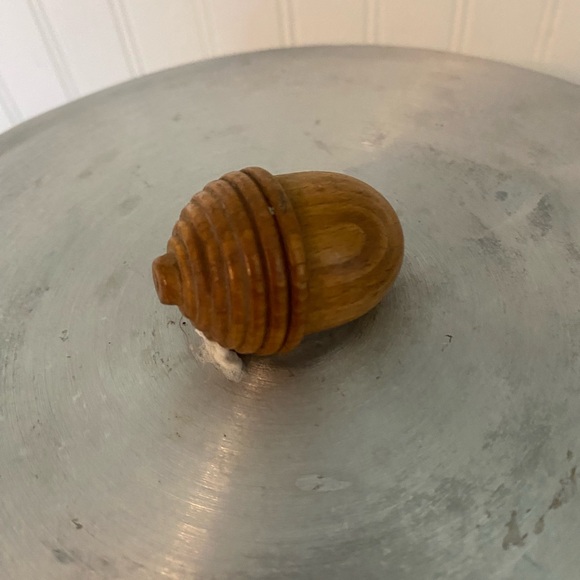 Vintage Aluminum Cake Carrier with Wooden Handle - Picture 4 of 5